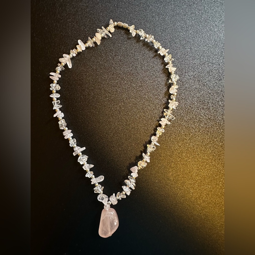NWOT- women’s necklace